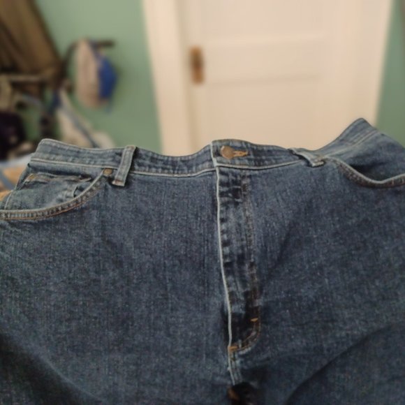 Dark Wash Men's Wrangler Blue Jeans, Regular Fit Plus Expandable Waist - 40 X 30 - Picture 1 of 5